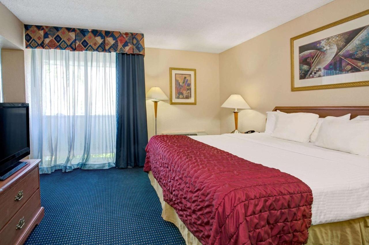 Garnet Inn & Suites Орландо Екстериор снимка