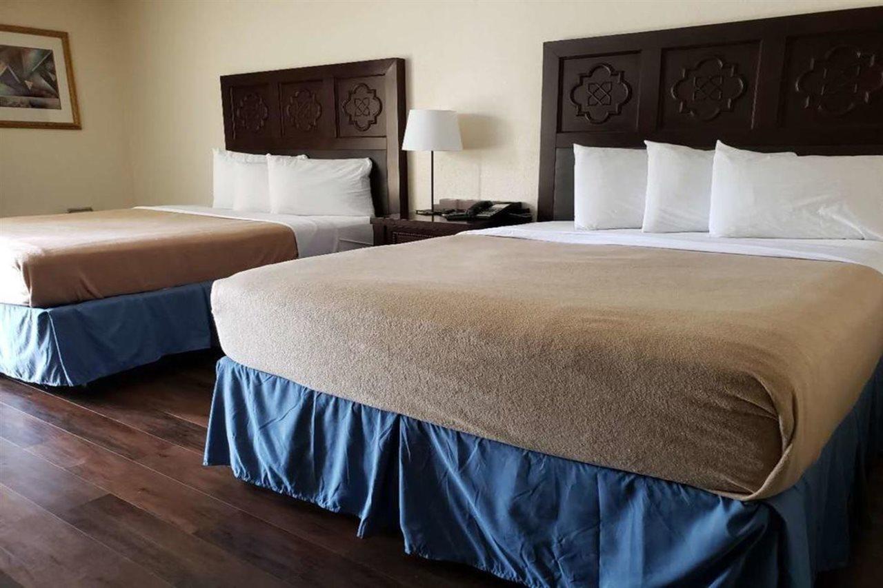 Garnet Inn & Suites Орландо Екстериор снимка