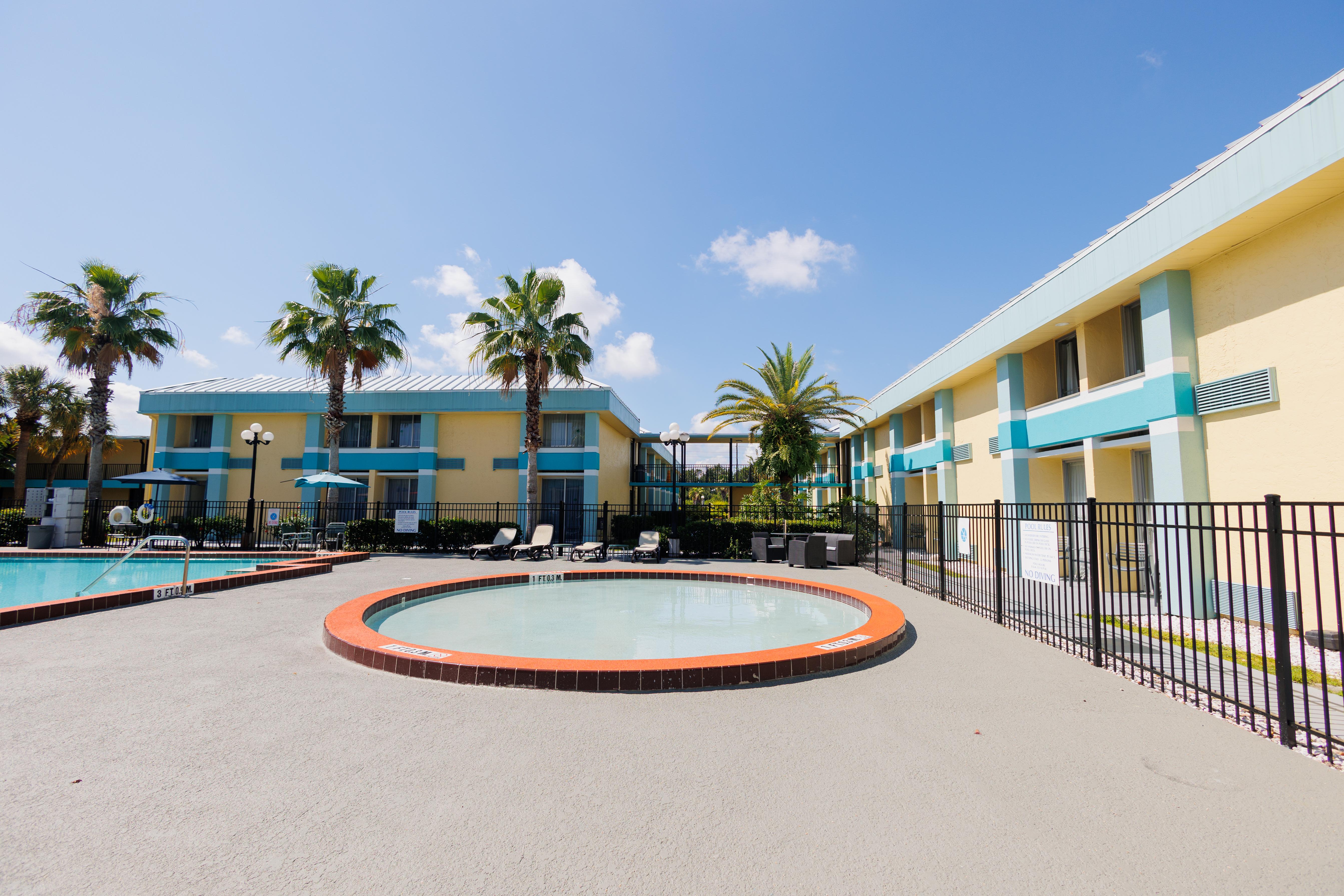 Garnet Inn & Suites Орландо Екстериор снимка