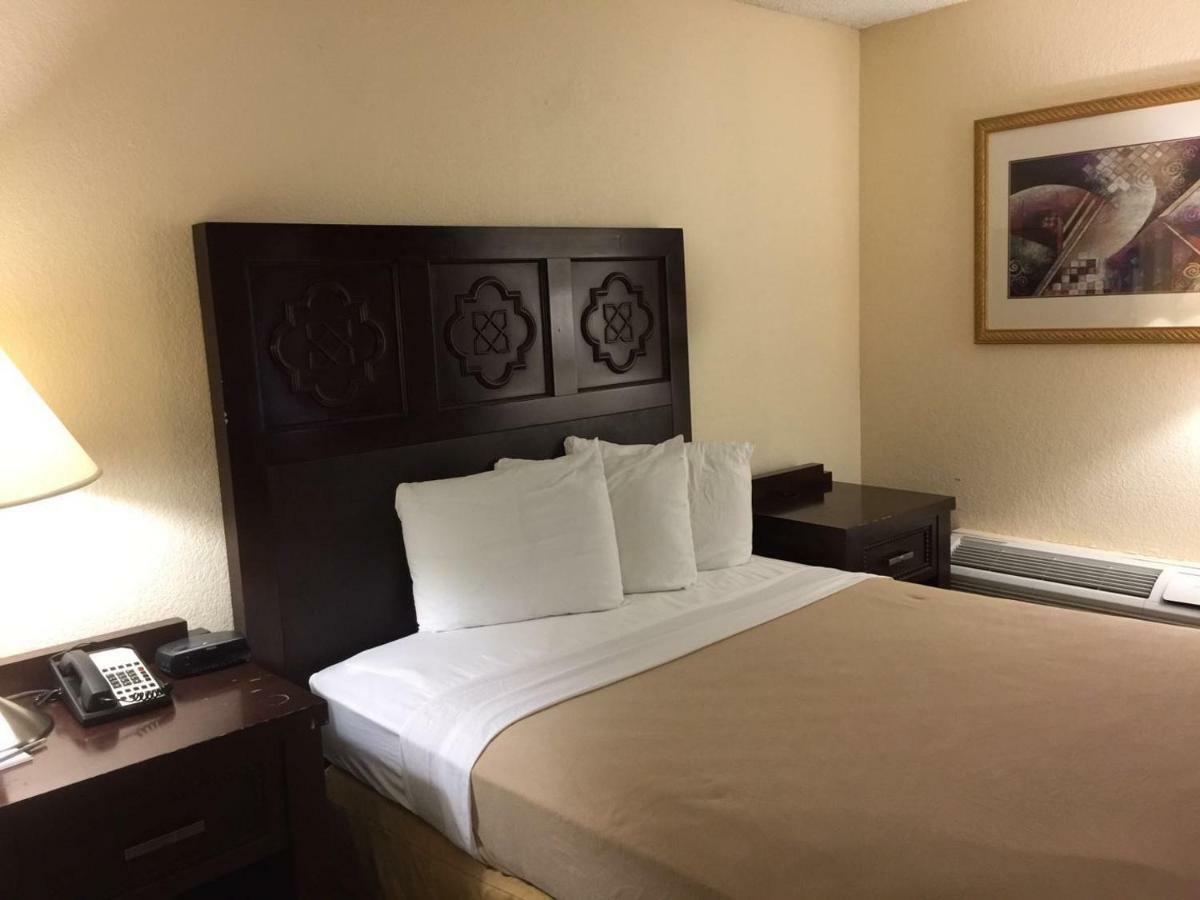 Garnet Inn & Suites Орландо Екстериор снимка