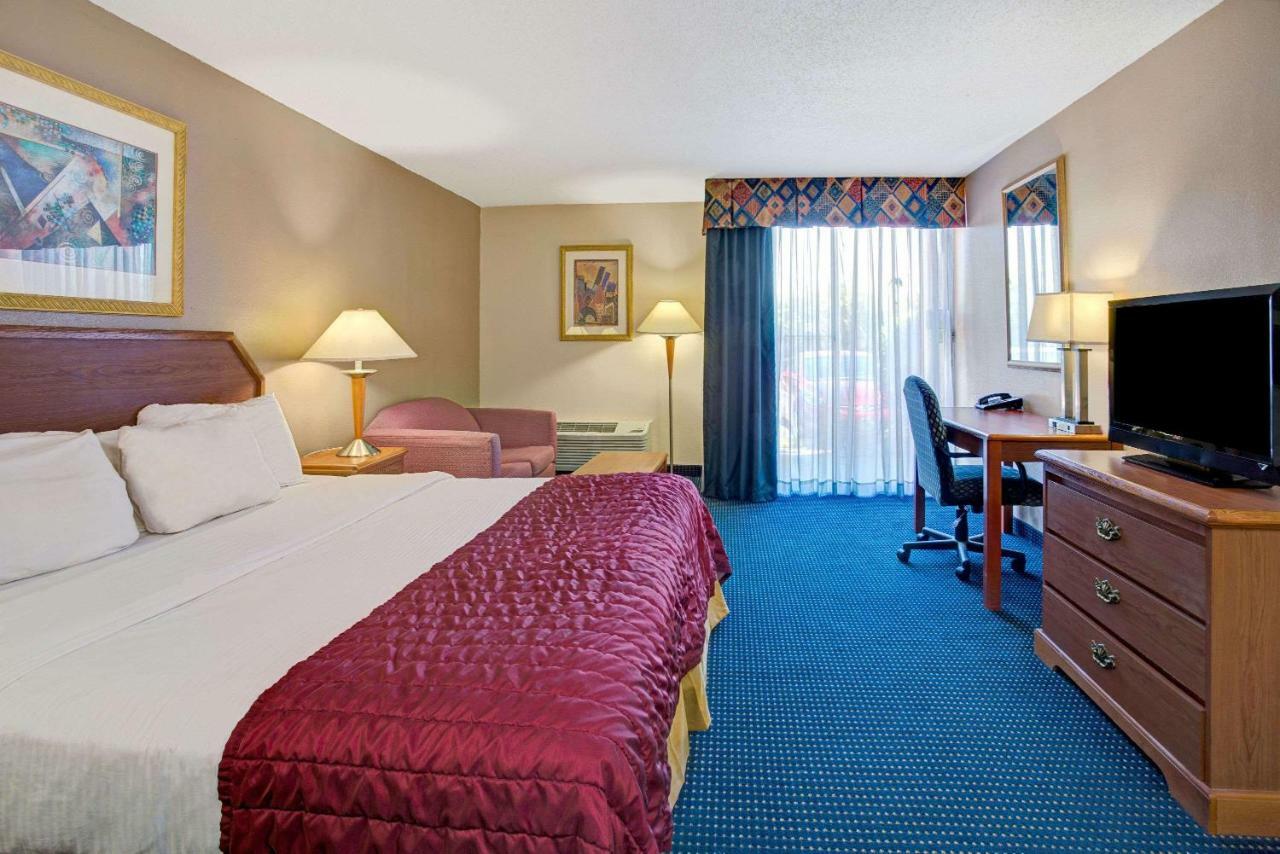 Garnet Inn & Suites Орландо Екстериор снимка