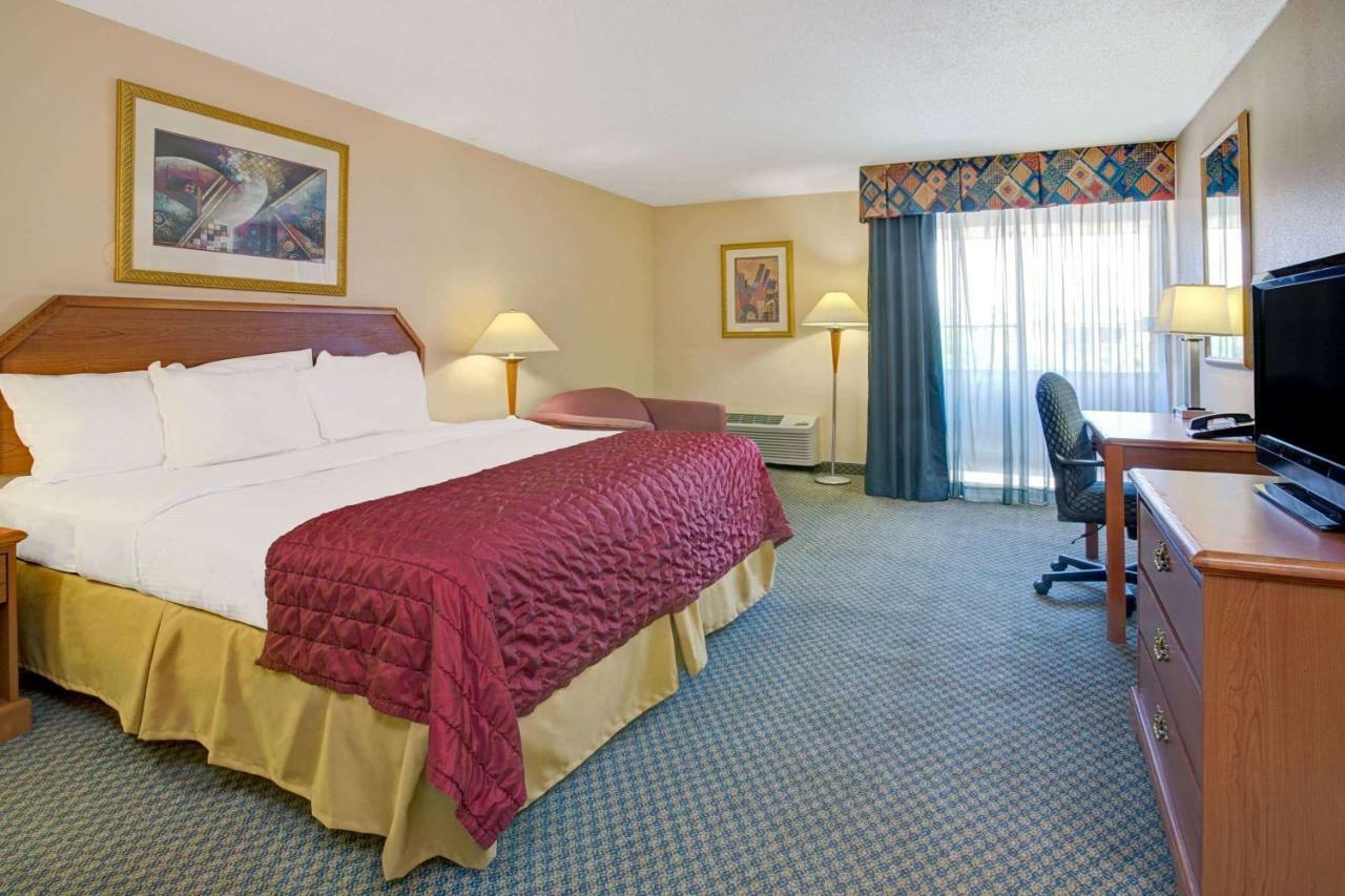 Garnet Inn & Suites Орландо Екстериор снимка